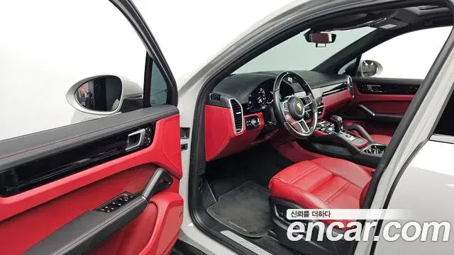 Porsche Cayenne 2022 — Photo 15/36