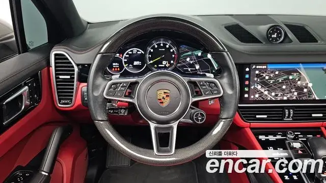 Porsche Cayenne 2022 — Photo 17/36