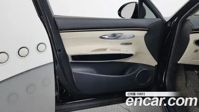 Genesis GV70 2024 — ფოტო 28/32