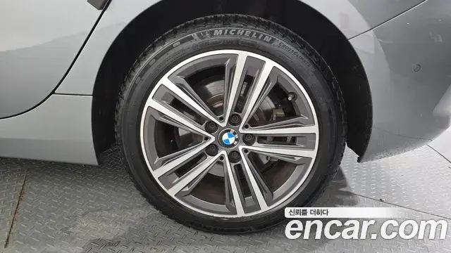 BMW 1 Series 2022 — Şəkil 28/30