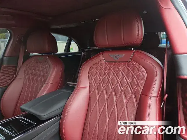 Bentley Flying Spur 2021 — ფოტო 17/20
