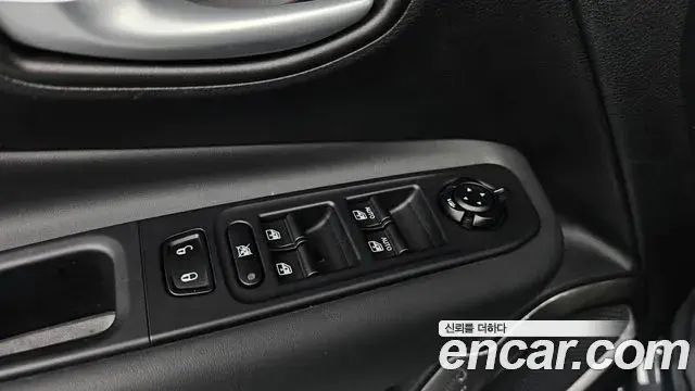 Jeep Renegade 2023 — Photo 7/31