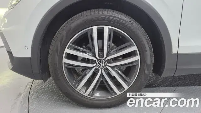 Volkswagen Tiguan 2021 — Photo 20/20