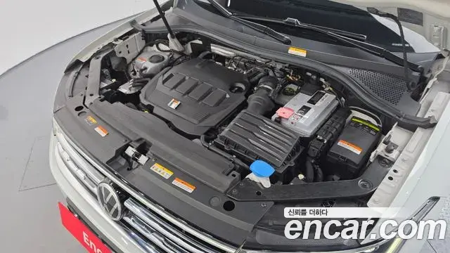 Volkswagen Tiguan 2021 — Photo 12/20