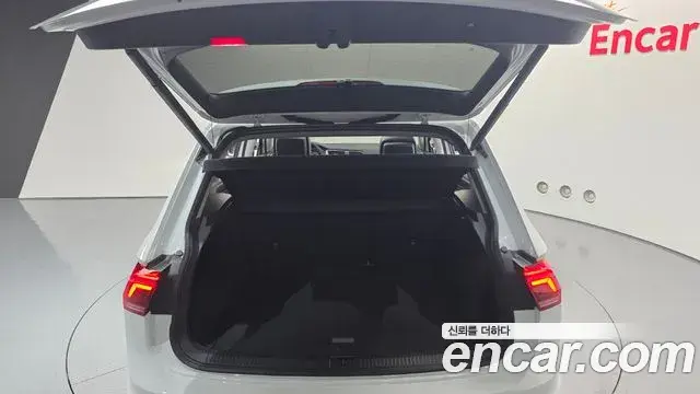 Volkswagen Tiguan 2021 — Photo 2/20