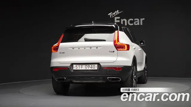 Volvo XC40 2019 — Photo 35/36