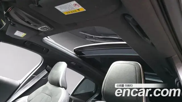 Volvo XC40 2019 — Photo 3/36