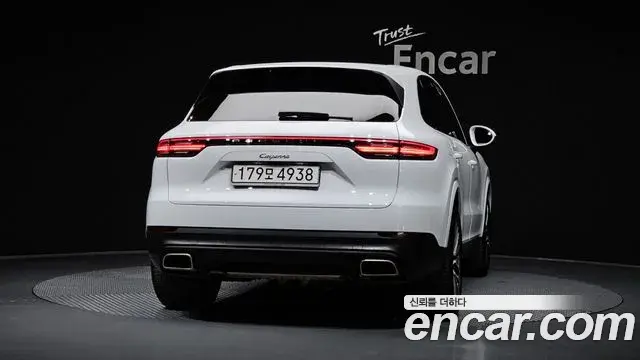 Porsche Cayenne 2020 — ფოტო 32/36
