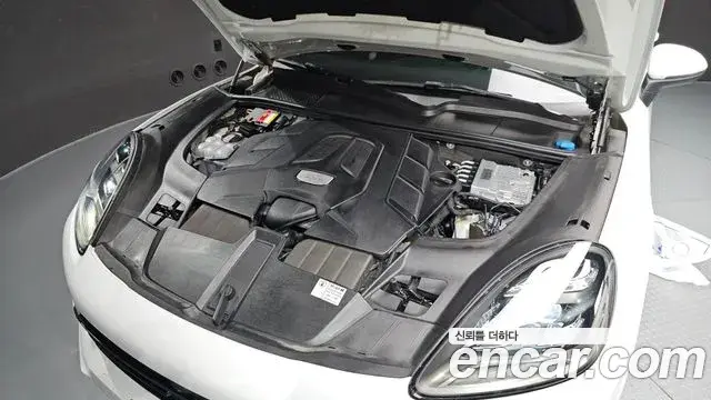 Porsche Cayenne 2020 — ფოტო 25/36