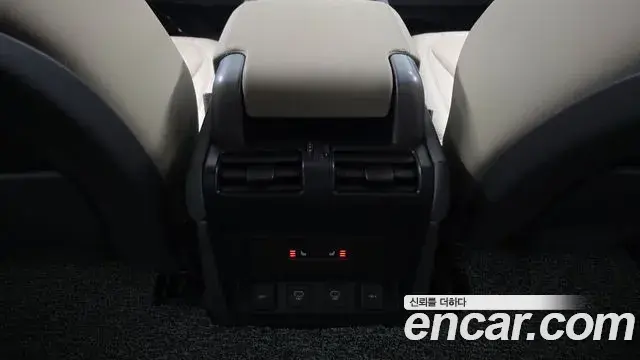 Land Rover Defender 2021 — Şəkil 18/31