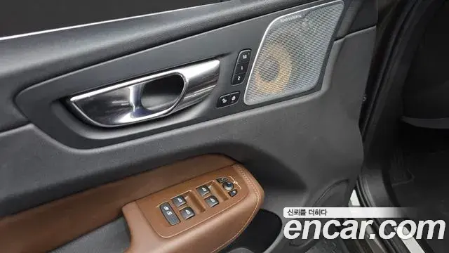 Volvo XC60 2019 — Şəkil 3/20