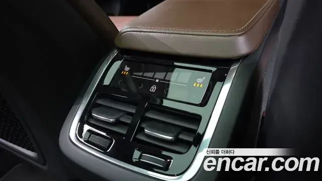 Volvo XC60 2019 — Şəkil 18/20