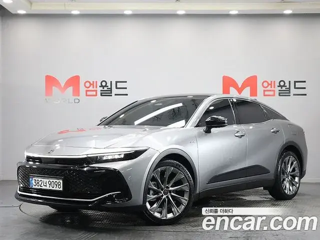 Toyota Crown Crossover 2025 — Photo 10/20