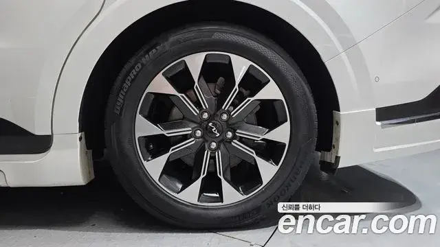 Kia Carnival 2023 — Şəkil 30/34