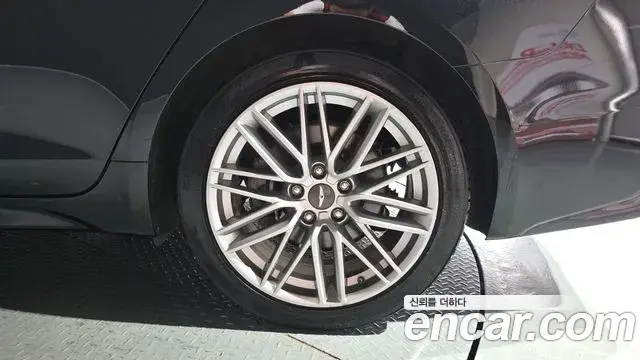 Genesis G70 2019 — Photo 22/39