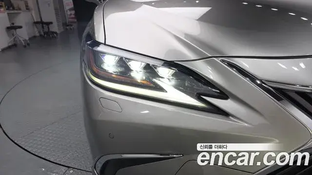 Lexus ES300h 2021 — Şəkil 2/31