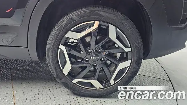 Kia Seltos 2023 — ფოტო 24/30
