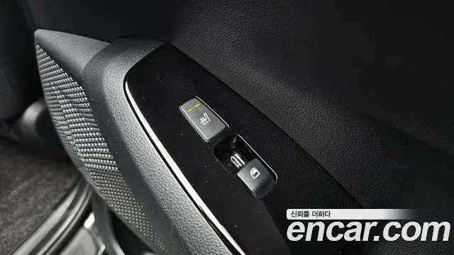 Kia Seltos 2023 — ფოტო 8/30