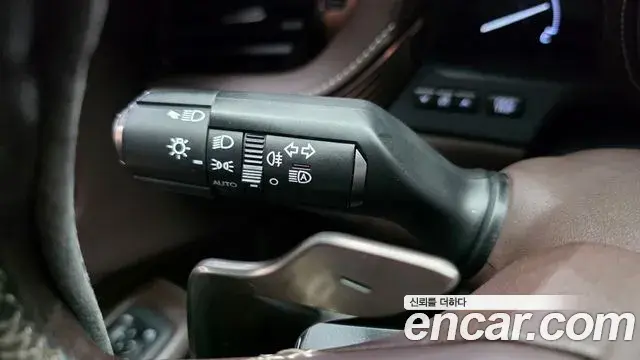Lexus LS500h 2018 — ფოტო 15/35