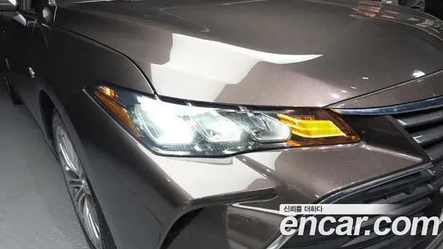 Toyota Avalon 2019 — Şəkil 12/31