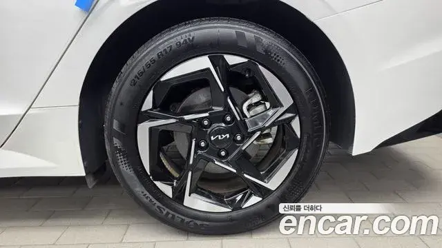 Kia K5 2024 — Photo 17/32