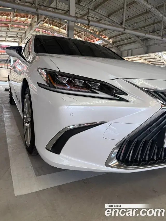Lexus ES300h 2019 — ფოტო 5/18