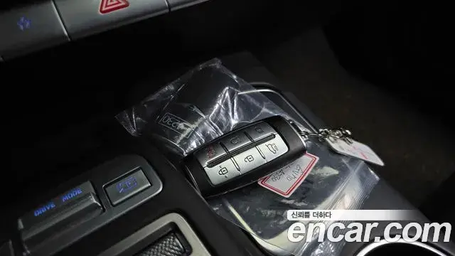 Genesis GV70 2021 — ფოტო 14/20