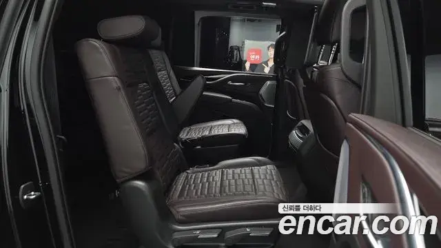 Cadillac Escalade 2023 — ფოტო 2/39
