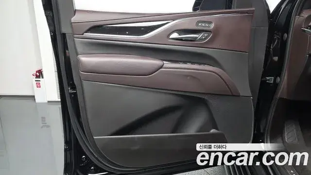 Cadillac Escalade 2023 — ფოტო 18/39