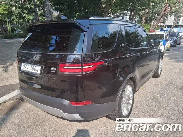 Land Rover Discovery 5 2018 — Photo 11/20
