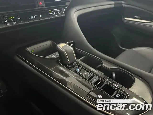 Toyota Crown Crossover 2024 — Photo 19/20