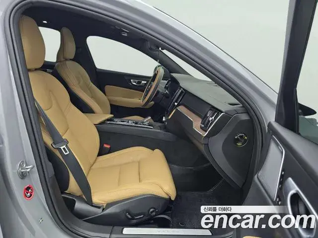 Volvo V60 Cross Country 2024 — Photo 4/20
