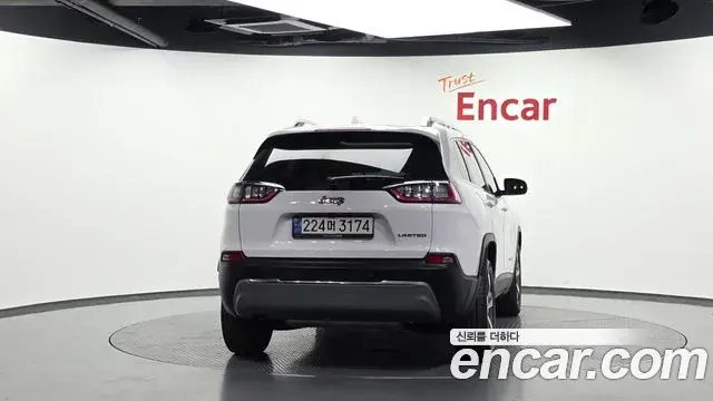 Jeep Cherokee 2021 — Şəkil 15/33