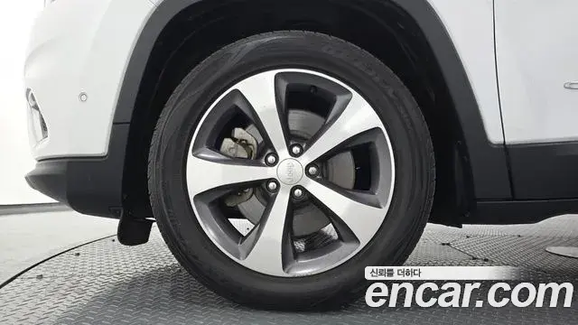 Jeep Cherokee 2021 — Şəkil 31/33