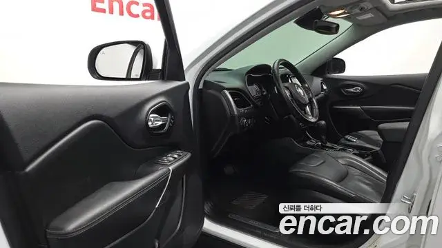 Jeep Cherokee 2021 — Şəkil 16/33