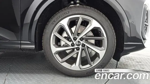 Audi Q5 2025 — ფოტო 30/34