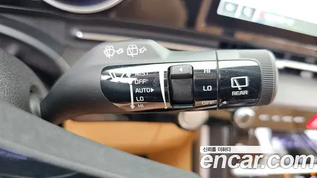 Kia Carnival 2023 — Фото 18/20