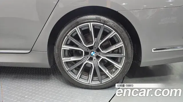 BMW 7 Series 2021 — Photo 16/36
