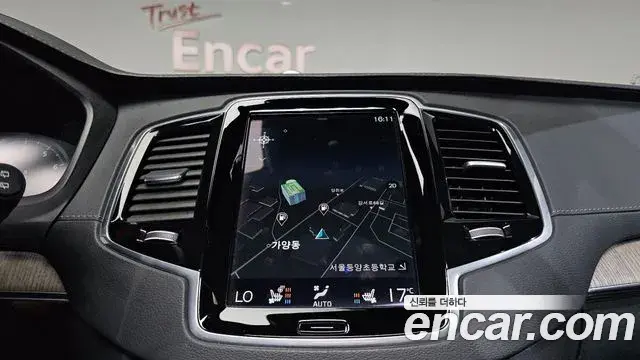 Volvo XC90 2022 — Şəkil 24/39