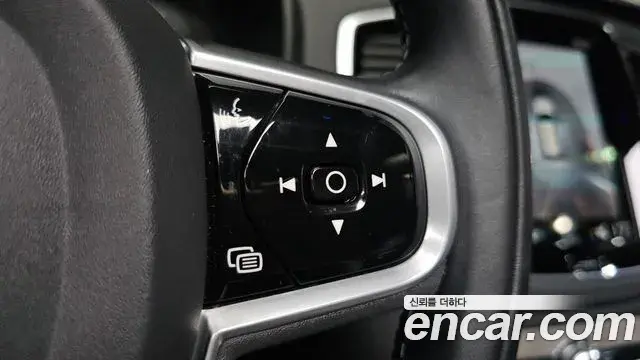 Volvo XC90 2022 — Şəkil 33/39
