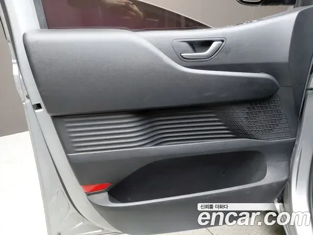 Hyundai Staria 2021 — Photo 27/31