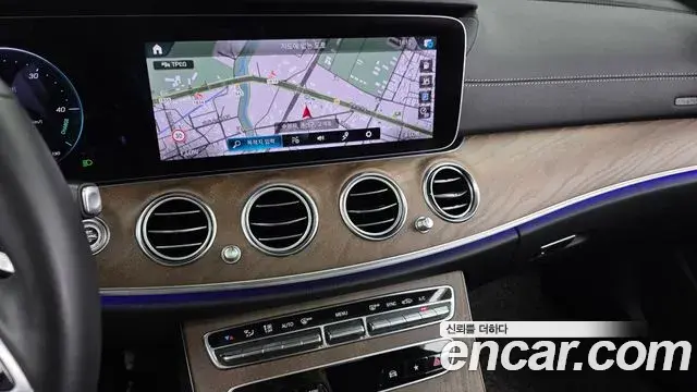 Mercedes-Benz E-Class 2022 — Şəkil 22/33
