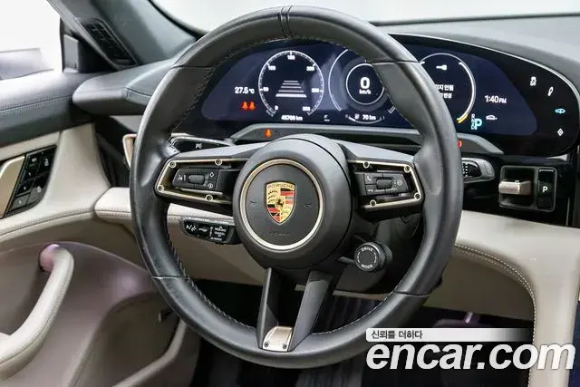 Porsche Taycan 2021 — Photo 1/20