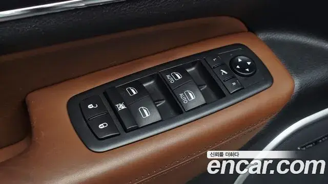 Jeep Grand Cherokee 2020 — Şəkil 12/35