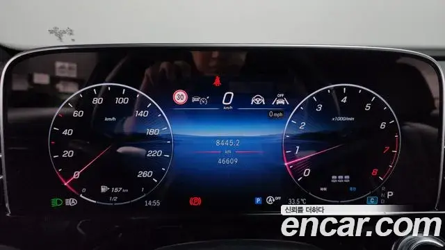 Mercedes-Benz E-Class 2024 — Photo 8/20