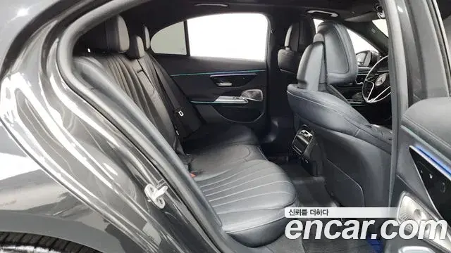 Mercedes-Benz E-Class 2024 — Photo 11/20
