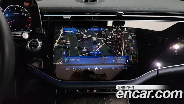 Mercedes-Benz E-Class 2024 — Photo 12/20