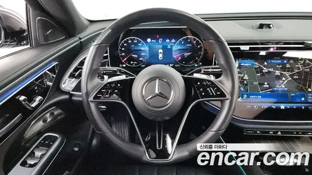Mercedes-Benz E-Class 2024 — Photo 13/20