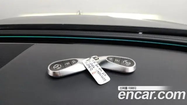 Mercedes-Benz E-Class 2024 — Photo 15/20