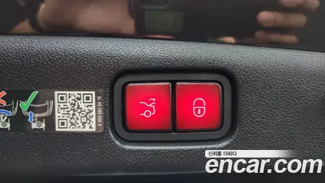 Mercedes-Benz E-Class 2024 — Photo 19/20